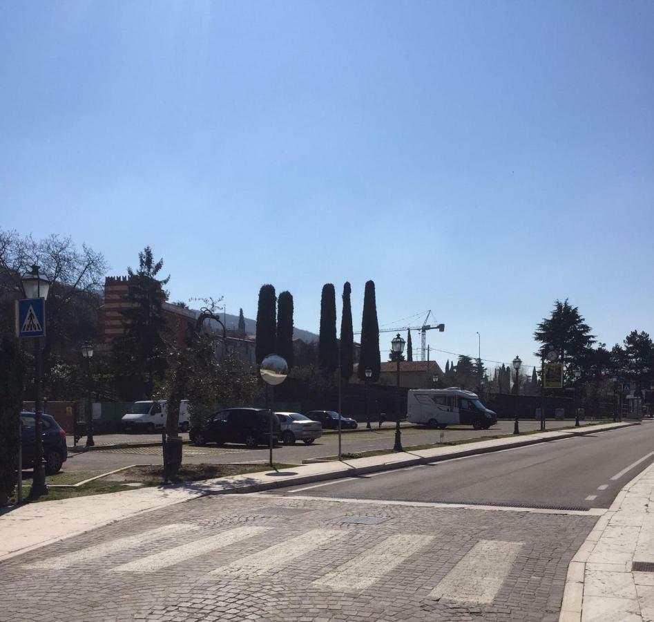 Casa Patrizia Daire Torri Del Benaco Dış mekan fotoğraf